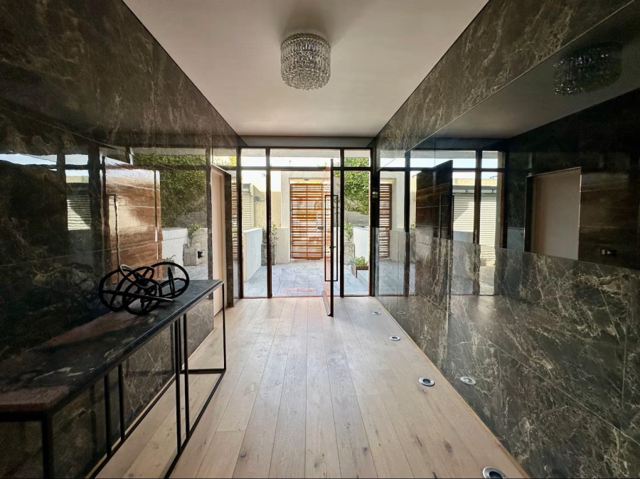 5 Bedroom Property for Sale in Fresnaye Western Cape